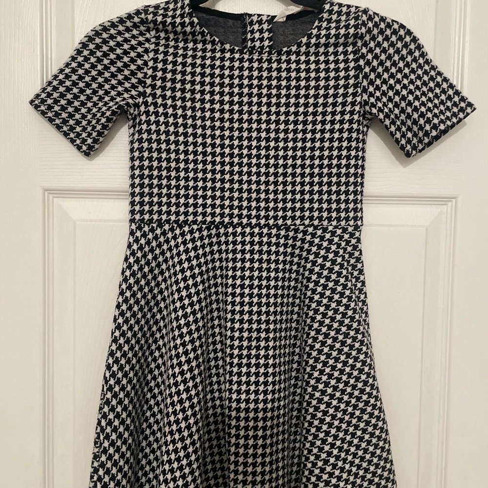 H&M Stylish Black and White Houndstooth Kids Dress Size 6-8Y